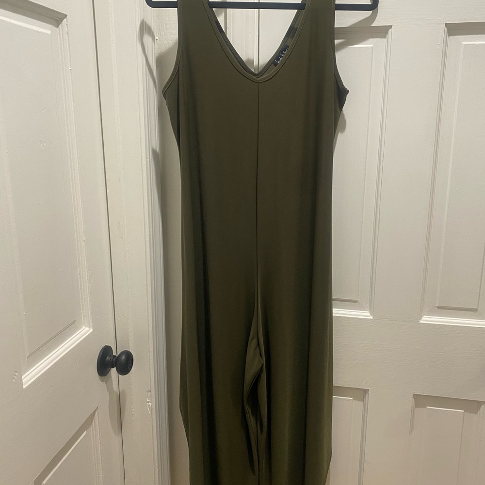 NWOT Nicole Miller Green Jumpsuit Elegant Design
